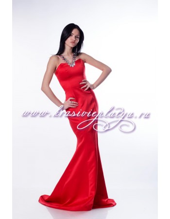 Вечернее красное платье с V-образным украшением из камней