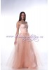 Нежно-розовое пышное длинное платье