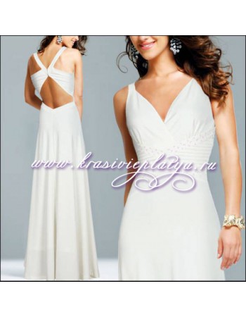 Длинное белое платье c красивым вырезом на спине