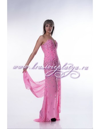 Розовое длинное платье с камнями