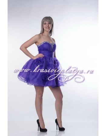 Фиолетовое короткое пышное платье с камнями и цветами